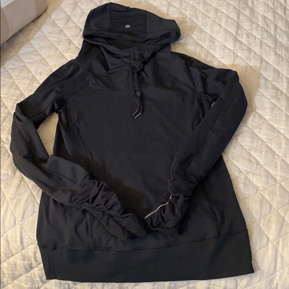 LULULEMON hooded, long sleeve active top! EUC